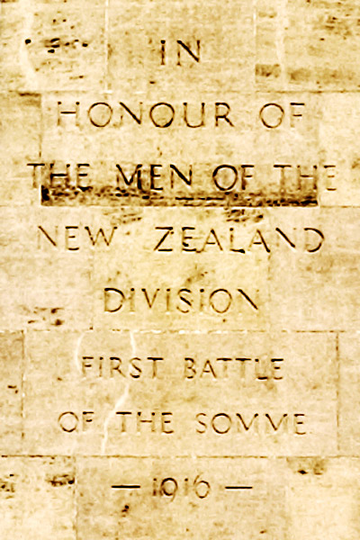 Inscription sur le mémorial néo-zélandais Somme