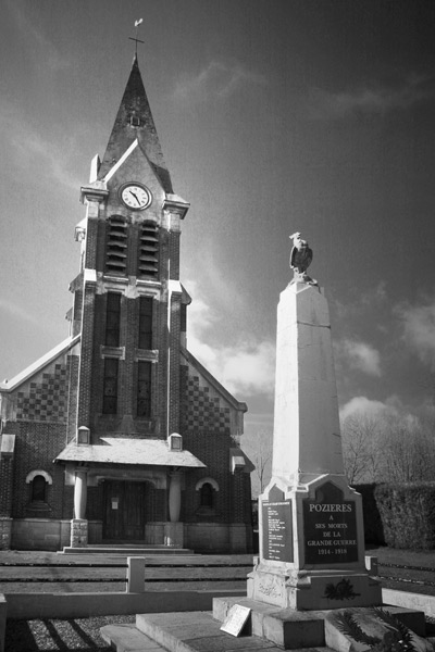Monument aux morts de Pozières et église